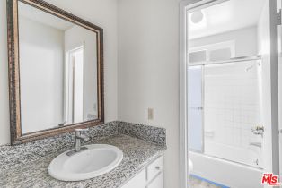 , 1811 Parnell ave, Westwood, CA 90025 - 5