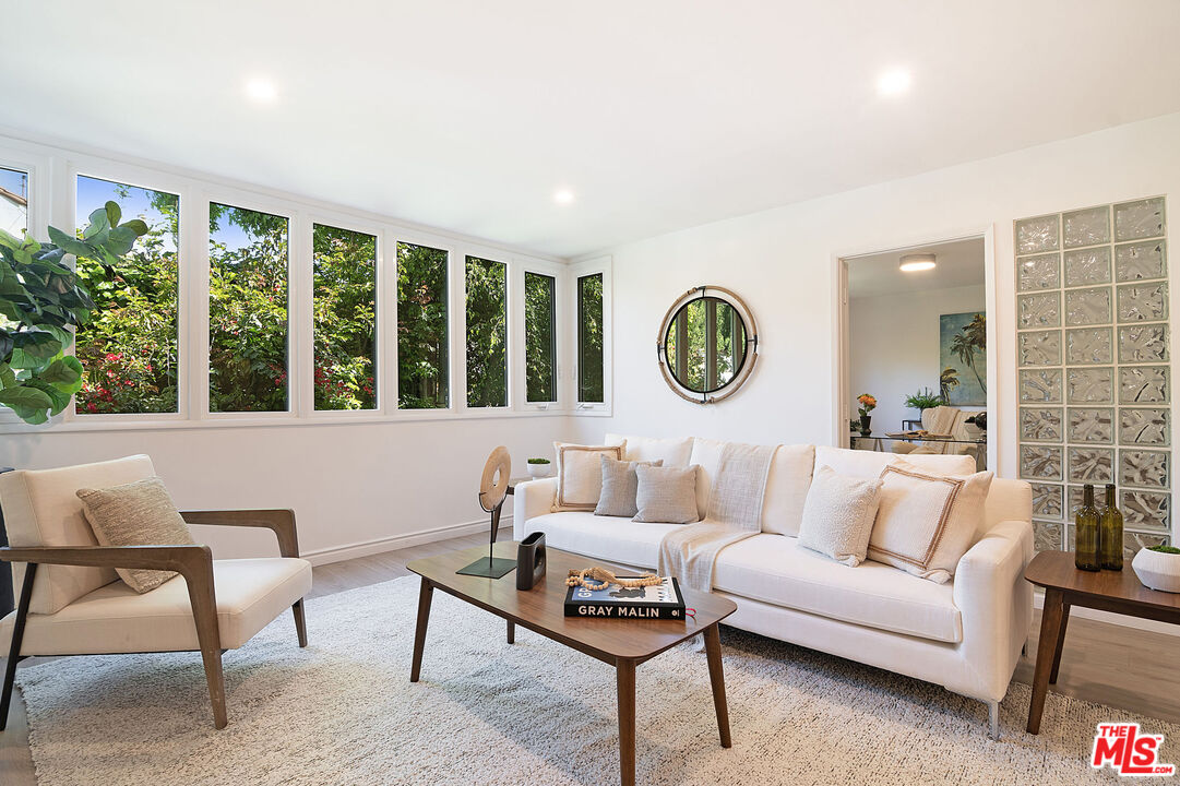 Condominium, 10725 Ohio ave, Westwood, CA 90024 - 1