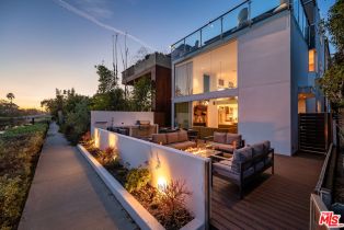 Single Family Residence, 453 Sherman Canal, Venice, CA 90291 - 3