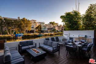 Single Family Residence, 453 Sherman Canal, Venice, CA 90291 - 8