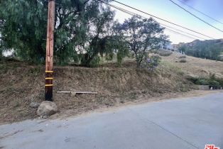 , 207 La Gross way, Chatsworth, CA 91311 - 4