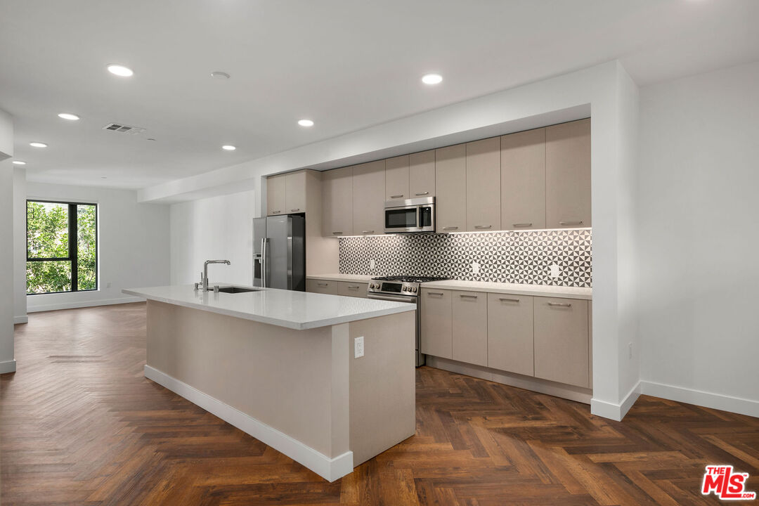 Apartment, 1250 Fairfax ave, West Hollywood , CA 90046 - 1