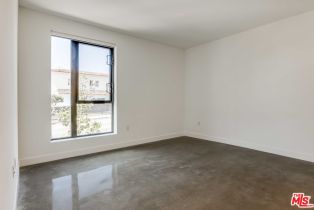 , 1250 Fairfax ave, West Hollywood , CA 90046 - 3