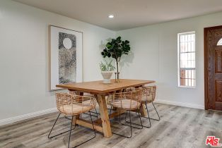 Condominium, 2452 Chelsea pl, Santa Monica, CA 90404 - 4