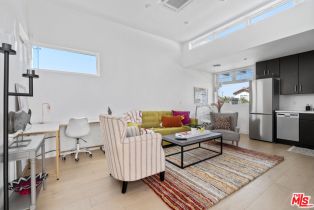 , 823 Flower ave, Venice, CA 90291 - 3