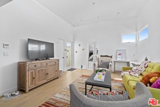 , 823 Flower ave, Venice, CA 90291 - 5