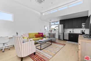 , 823 Flower ave, Venice, CA 90291 - 4