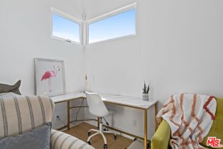 , 823 Flower ave, Venice, CA 90291 - 6