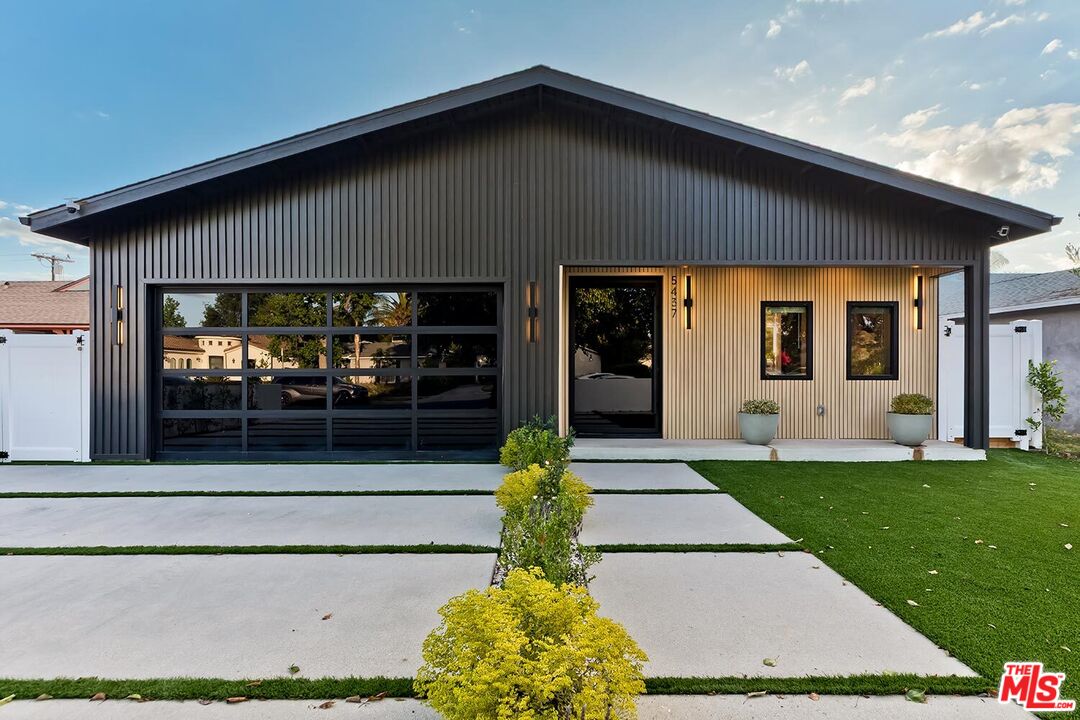 Single Family Residence, 5437 Noble ave, Sherman Oaks, CA 91411 - 1