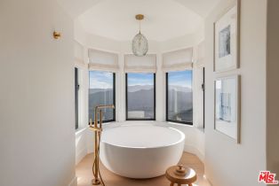 Single Family Residence, 16875 Calle De Sarah, Pacific Palisades, CA 90272 - 24