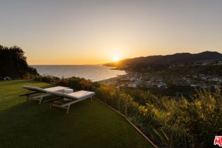 , 307 Mount Holyoke ave, Pacific Palisades, CA 90272 - 3