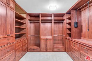 , 24901 Vista Verenda, Woodland Hills, CA 91367 - 24