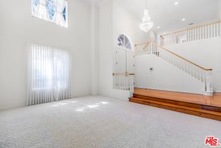 , 24901 Vista Verenda, Woodland Hills, CA 91367 - 4