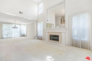 , 24901 Vista Verenda, Woodland Hills, CA 91367 - 7