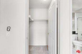 , 24901 Vista Verenda, Woodland Hills, CA 91367 - 41