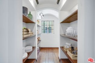 Residential Income, 432 Smithwood dr, Beverly Hills, CA 90212 - 9