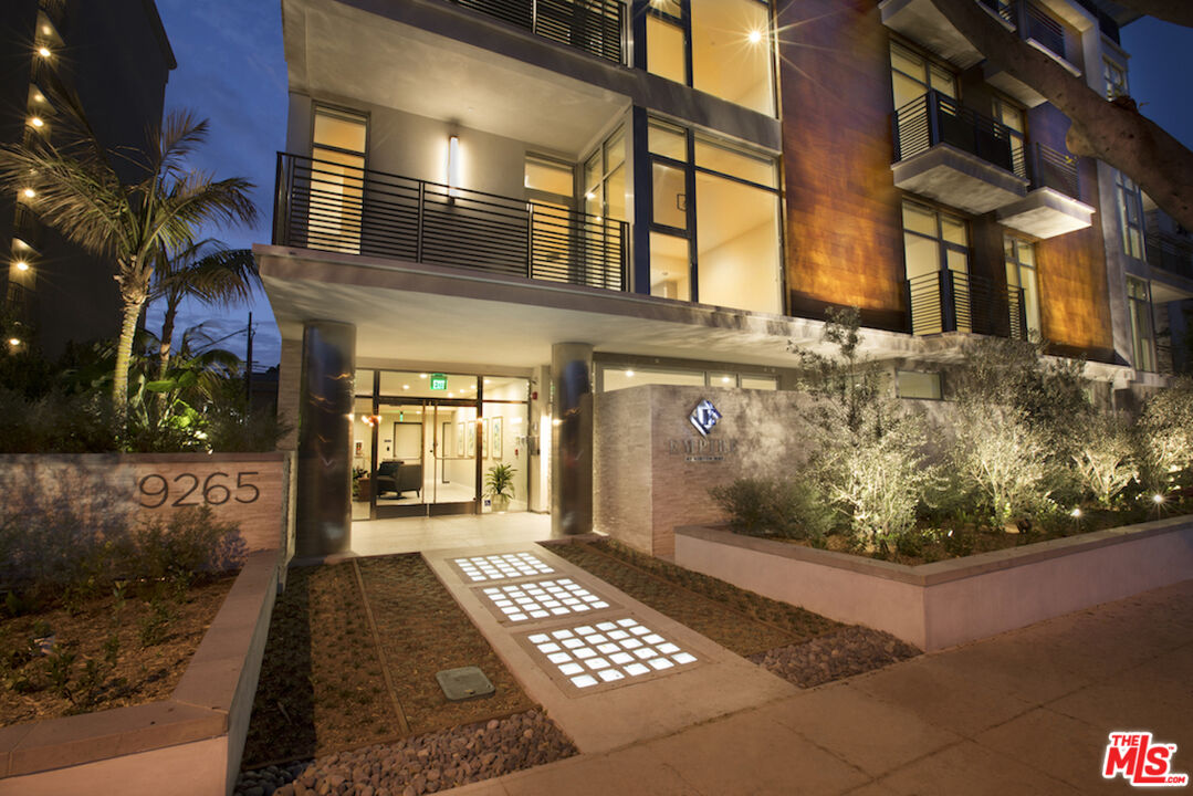 , 9265 BURTON way, Beverly Hills, CA 90210 - 1