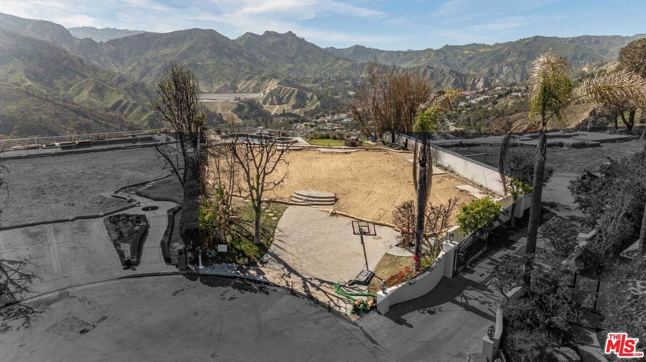 , 1117 Cumbre Alta ct, Pacific Palisades, CA 90272 - 1