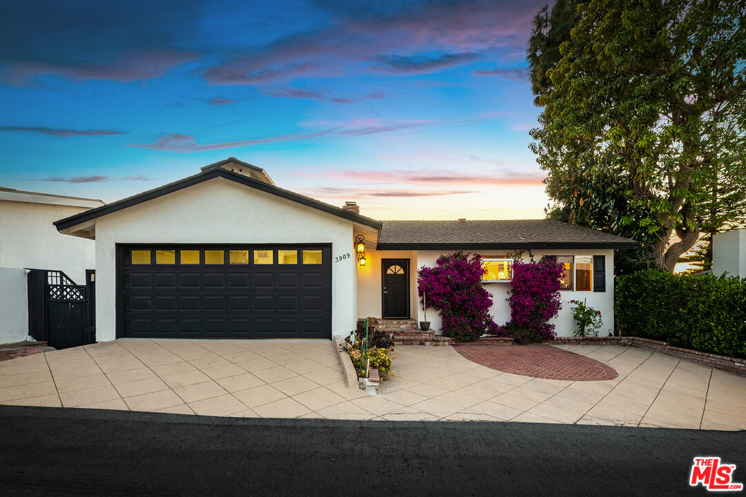 Single Family Residence, 3909 Glenridge dr, Sherman Oaks, CA 91423 - 1