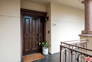 Condominium, 11582 Moorpark st, Studio City, CA 91602 - 5