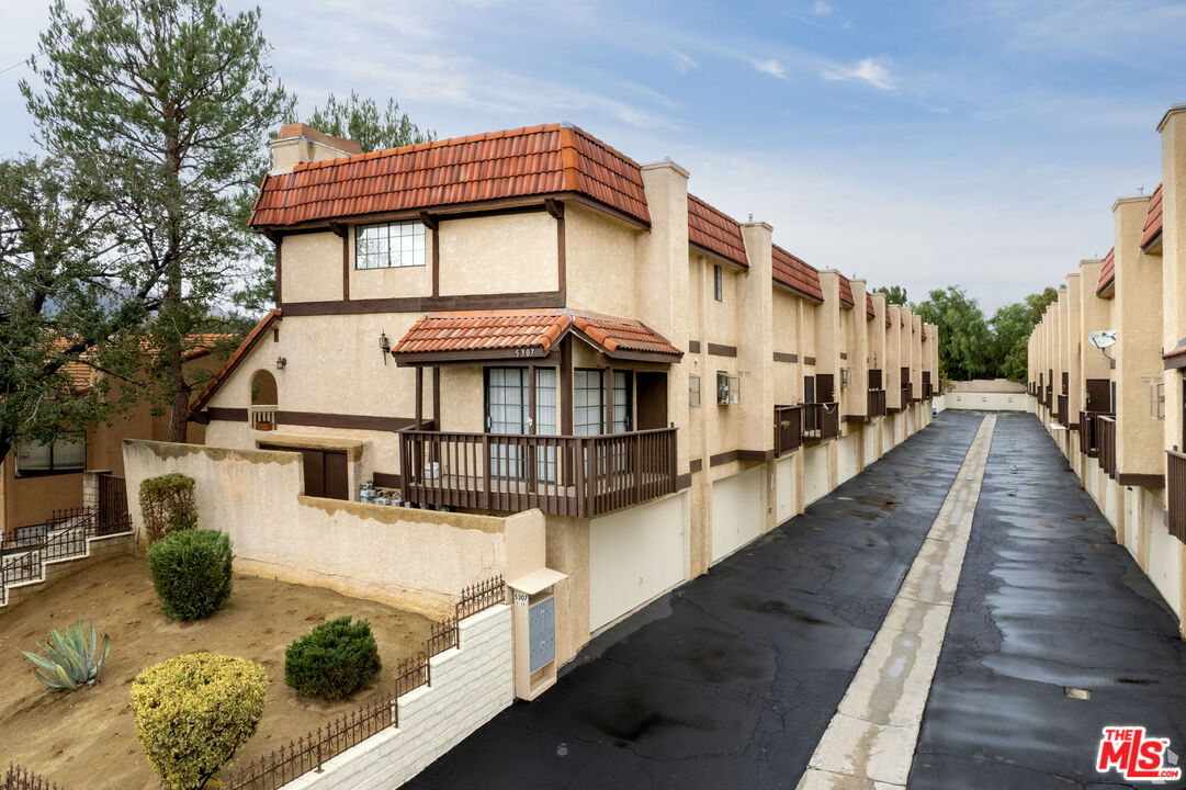 Residential Income, 5307 Colodny dr, Agoura Hills, CA 91301 - 1