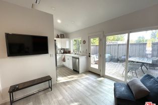 Single Family Residence, 22535 Sylvan st, Woodland Hills, CA 91367 - 4