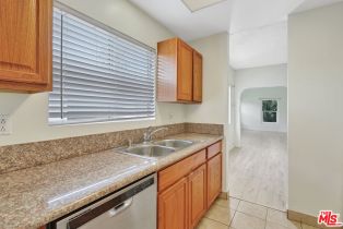 Residential Income, 221 Tower dr, Beverly Hills, CA 90211 - 4