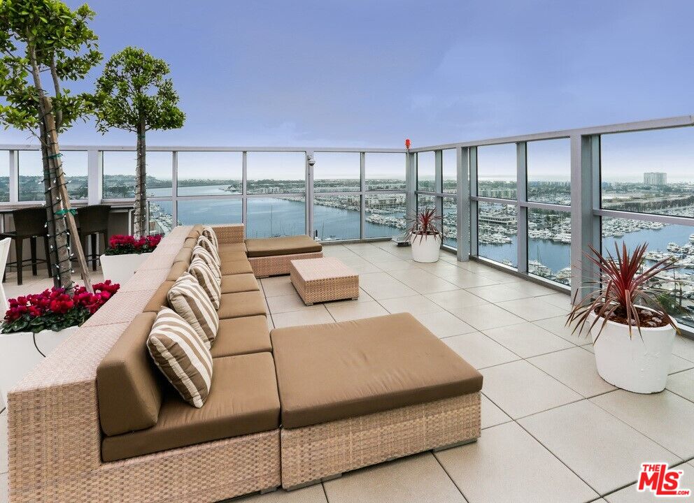 Condominium, 13700 Marina Pointe dr, Marina Del Rey, CA 90292 - 1