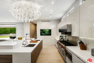 Single Family Residence, 901 Oxford way, Beverly Hills, CA 90210 - 9