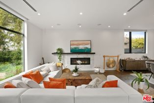 , 2450 Glencoe ave, Venice, CA 90291 - 7