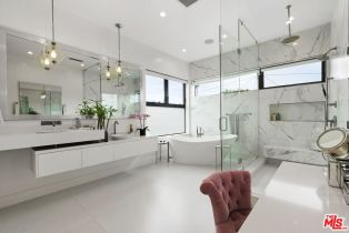 Single Family Residence, 2450 Glencoe ave, Venice, CA 90291 - 8