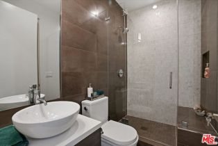 Single Family Residence, 2450 Glencoe ave, Venice, CA 90291 - 21