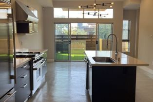 , 2216 Main st, Santa Monica, CA 90405 - 4