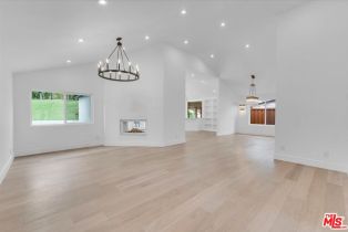 , 5717 Oso ave, Woodland Hills, CA 91367 - 6