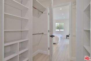 Single Family Residence, 22131 Victory blvd, Woodland Hills, CA 91303 - 32