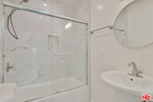 Single Family Residence, 22131 Victory blvd, Woodland Hills, CA 91303 - 62