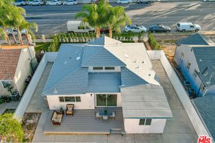 Single Family Residence, 22131 Victory blvd, Woodland Hills, CA 91303 - 4