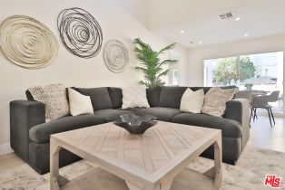 Single Family Residence, 22131 Victory blvd, Woodland Hills, CA 91303 - 11