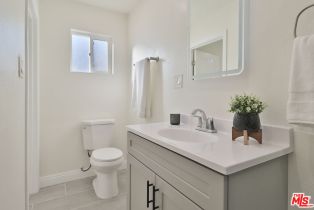 Single Family Residence, 22131 Victory blvd, Woodland Hills, CA 91303 - 35