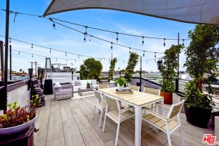 Single Family Residence, 126 Thornton pl, Venice, CA 90291 - 5