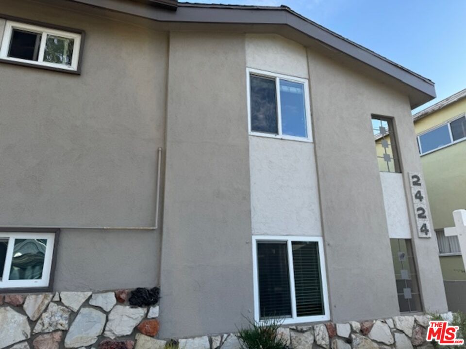 , 2424 Ocean Park blvd, Santa Monica, CA 90405 - 1