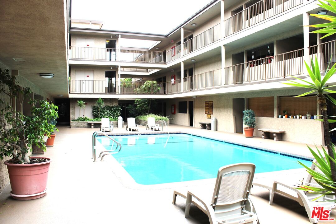 Condominium, 2501 Redondo Beach blvd, Gardena, CA 90249 - 1