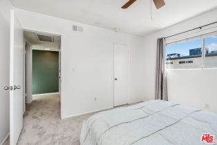 Condominium, 18550 Hatteras st, Tarzana, CA 91356 - 18