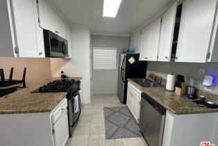 , 440 Howland Canal, Venice, CA 90291 - 11