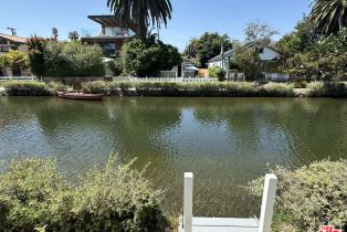 , 440 Howland Canal, Venice, CA 90291 - 4
