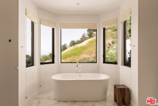 Single Family Residence, 3820 Knobhill dr, Sherman Oaks, CA 91423 - 15