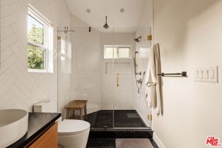 Single Family Residence, 13521 Magnolia blvd, Sherman Oaks, CA 91423 - 13