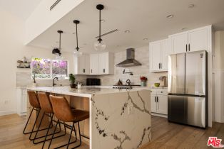 Single Family Residence, 13521 Magnolia blvd, Sherman Oaks, CA 91423 - 8