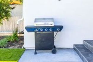 , 22747 Erwin, Woodland Hills, CA 91367 - 7