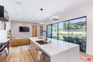 , 22747 Erwin, Woodland Hills, CA 91367 - 13